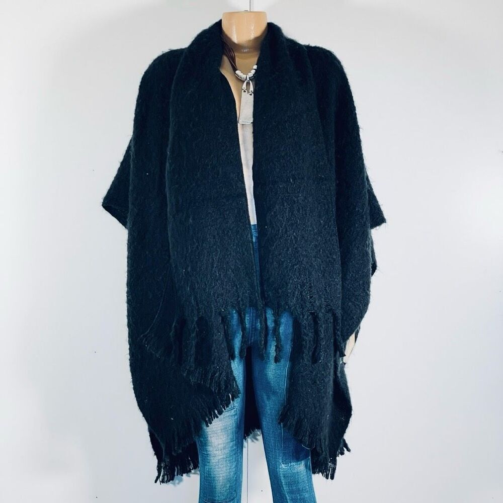 NWT Gorgeous David & Young Black Soft Fuzzy Ruana,Cape,Poncho w/ attached scarf